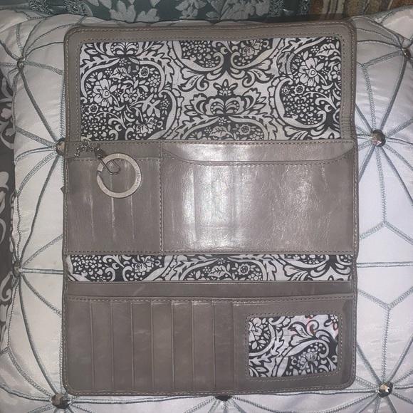 Women’s MAUVE HOBO wallet - Picture 2 of 6